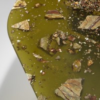 <a href=https://www.galeriegosserez.com/gosserez/artistes/t-sakhi.html> T SAKHI </a> - Reconciled Fragments - Table d'appoint  Green